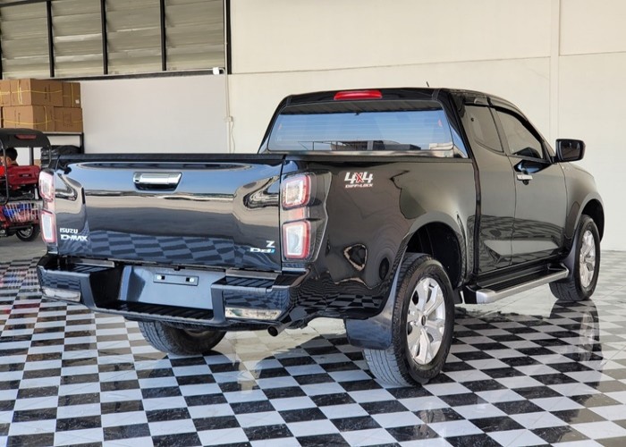 Used 8
                    ISUZU
                     for Sale Image