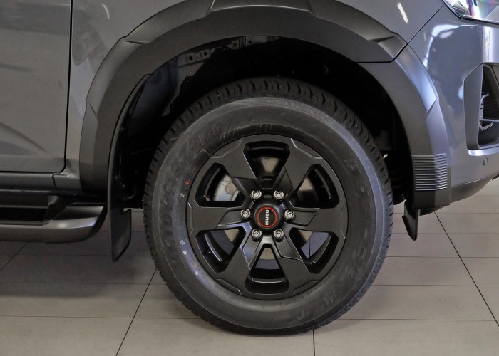 Used 1
                    ISUZU
                     for Sale Image