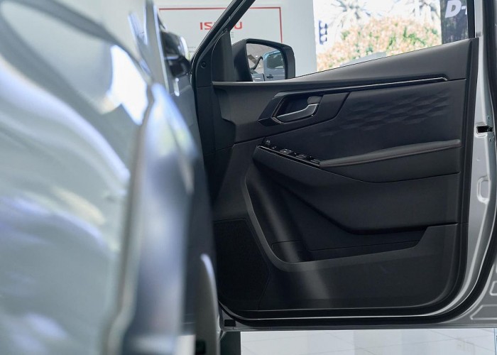 Used 1
                    ISUZU
                     for Sale Image