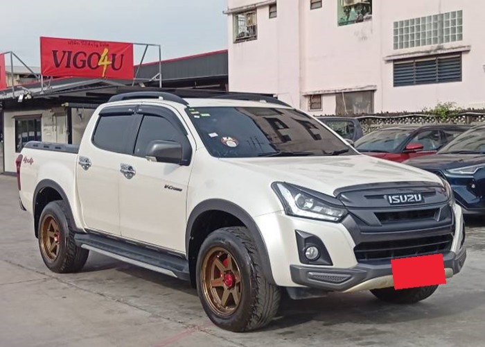 Used 10
                    ISUZU
                     for Sale Image